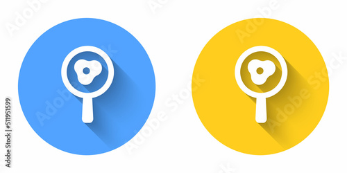 White Fried eggs on frying pan icon isolated with long shadow background. Fry or roast food symbol. Circle button. Vector