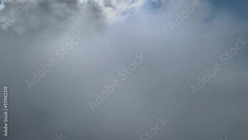 Journey to the top of the monk mountain accompanied by the dance of magnificent clouds