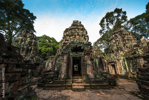 The entrance arch of Ta Som Temple, an ancient sandstone castle in Angkor Wat, Siem Reap, Cambodia.
