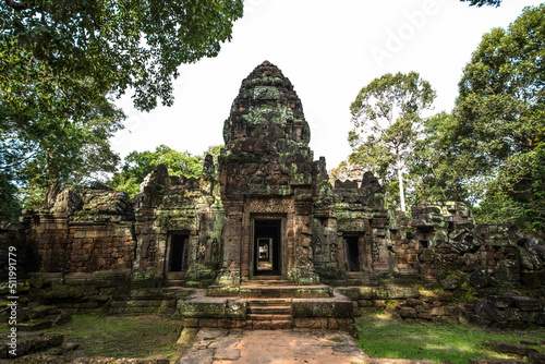 The entrance arch of Ta Som Temple, an ancient sandstone castle in Angkor Wat, Siem Reap, Cambodia.