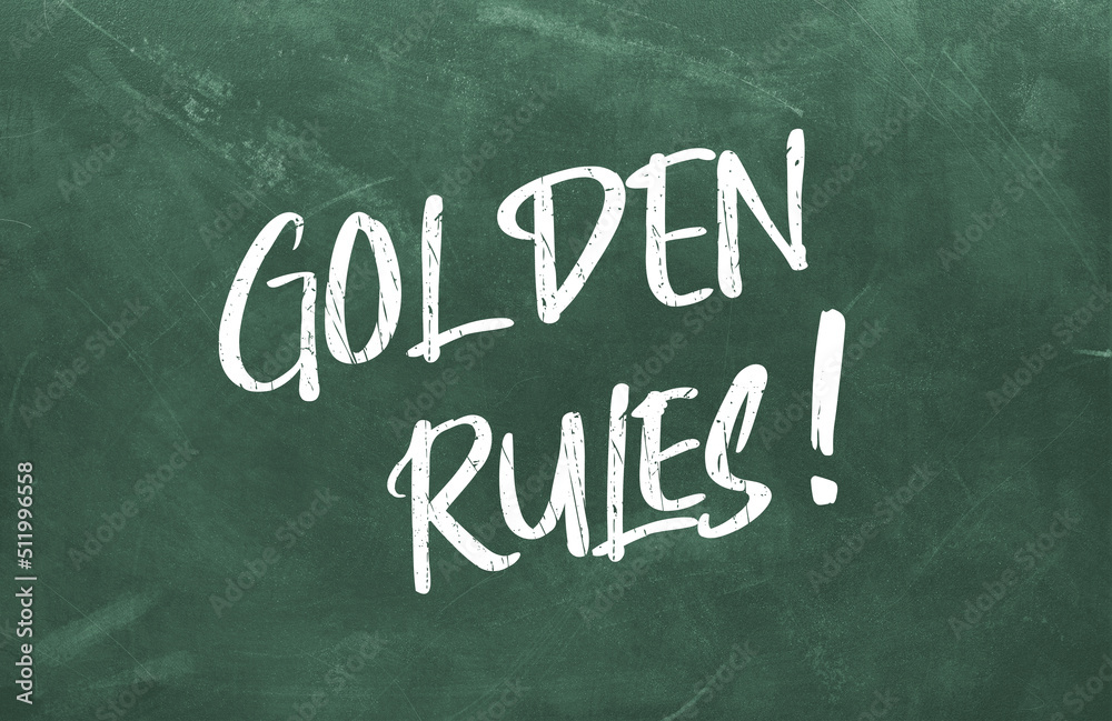 Obraz premium Text Golden Rules written on the green chalkboard