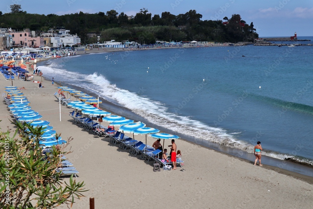 Ischia - Scorcio della Spiaggia di San Pietro dal Lungomare Colombo