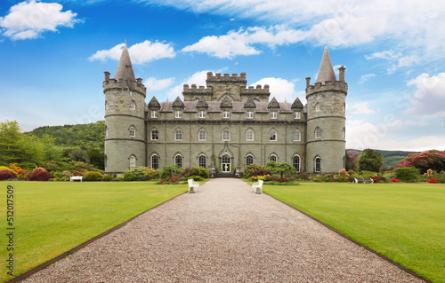 Obraz na plátne Inveraray castle and garden with blue sky, Inveraray,Scotland
