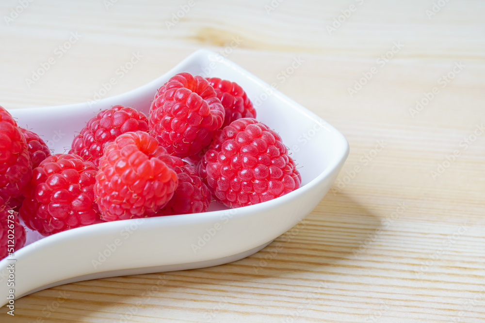Frische rote Himmbeeren, Stillleben, Nahaufnahme und Detailansicht Frische rote Himmbeeren, Stillleben, Nahaufnahme und Detailansicht