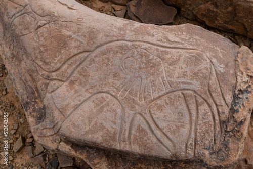 petroglifo  yacimiento rupestre de A  t Ouazik  finales del Neol  tico  Marruecos  Africa