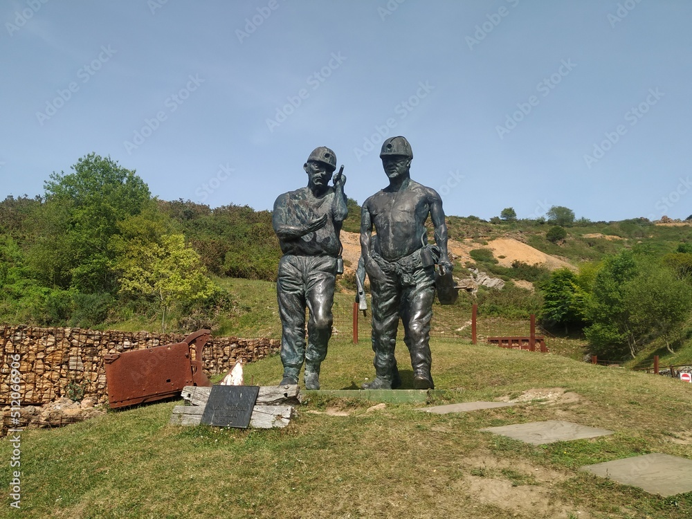 Escultura homenaje a los mineros