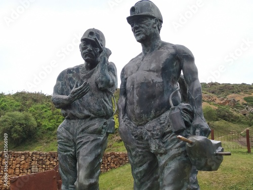 Escultura homenaje a los mineros photo