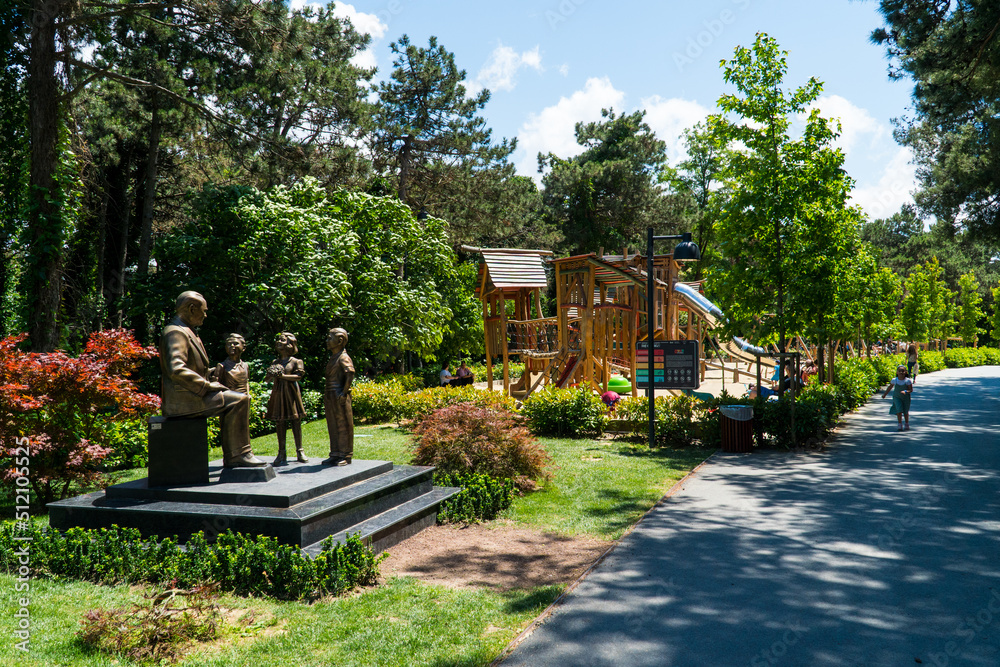Obraz premium Ataturk kent ormani in Istanbul. Ataturk City Forest. Green spaces in Istanbul city. Green parks or recreational areas in city.