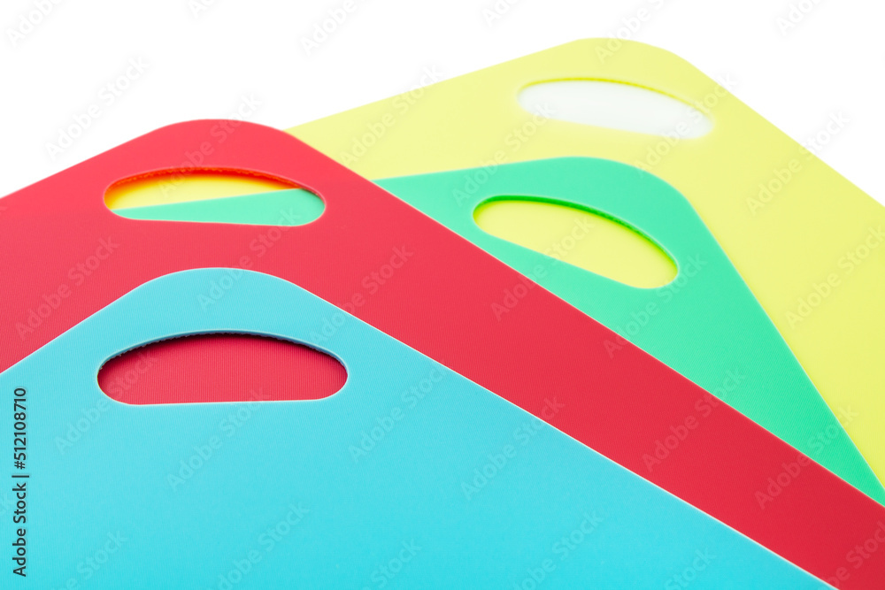 4 bunte Schneideunterlagen auf weissem Hintergrund 4 bunte Schneideunterlagen auf weissem Hintergrund