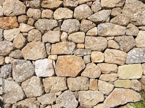 Mur en pierres dans les C  vennes  Occitanie