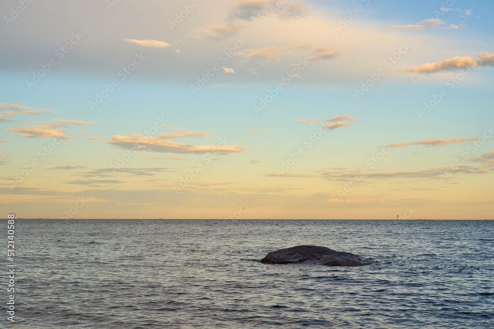 Obraz premium Sunset over the Gulf of Finland on the coast of Finland.