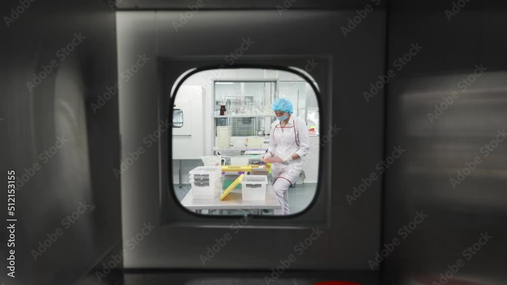 Women work in the lab. Conducts experiments on vaccines. Women work in the lab. Conducts experiments on vaccines.