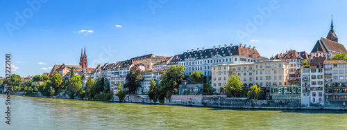Blick vom Rhein auf das Münster, Basel, Schweiz 