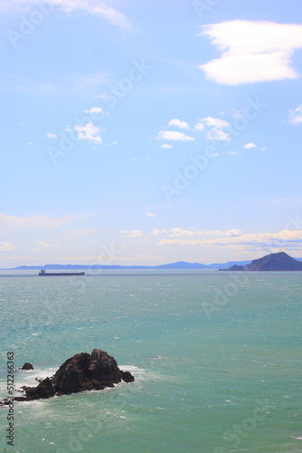 伊良湖の海を渡る船