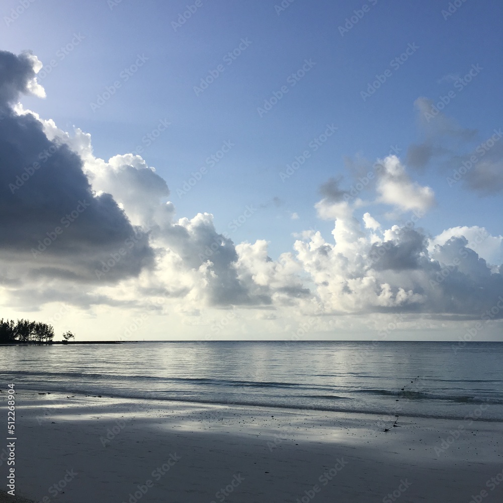 Obraz premium beach and clouds
