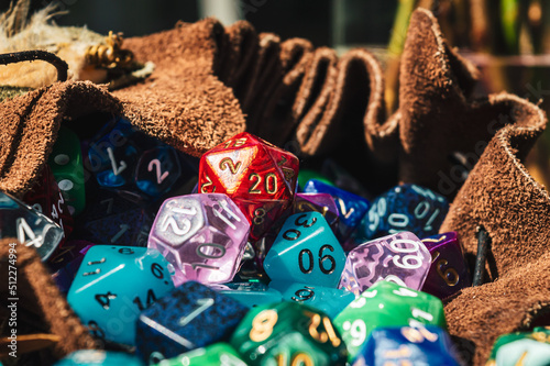 Foto A bunch of rpg dice in a dice bag