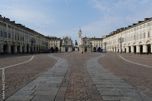 Piazza San Carlo ,il salotto di Torino in una mattina soleggiata ma senza o poche persone in giro