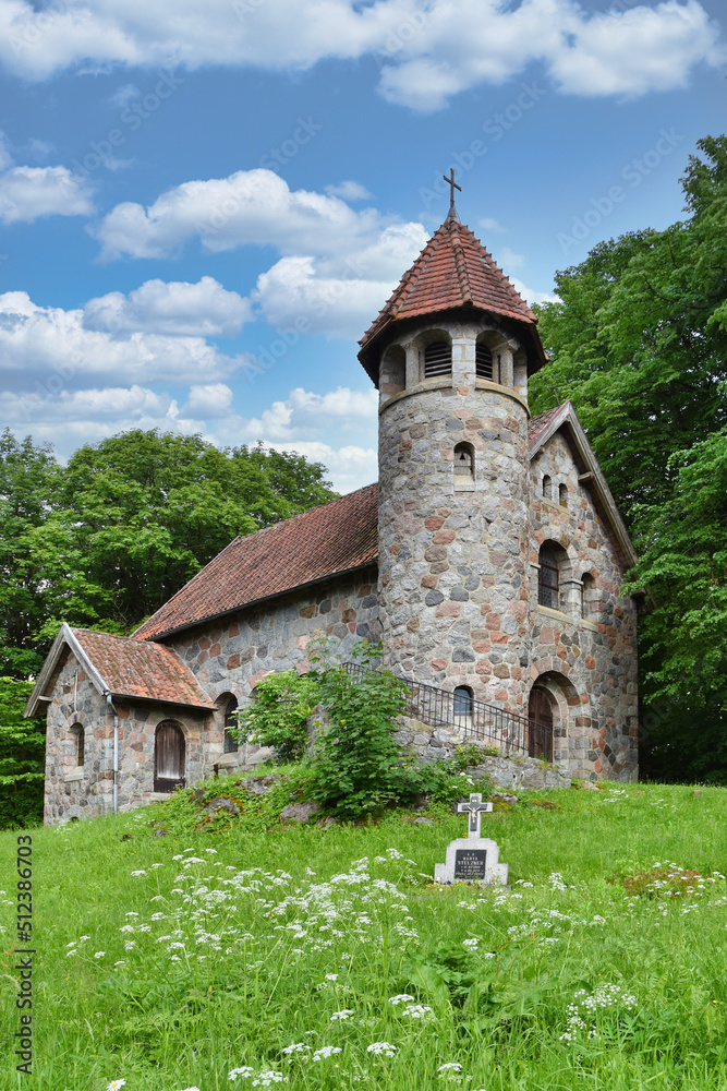 Neoromański kościół w Raszągu(Polska)