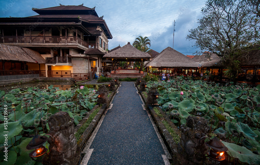 Obraz premium Lotus pond restaurant in Ubud