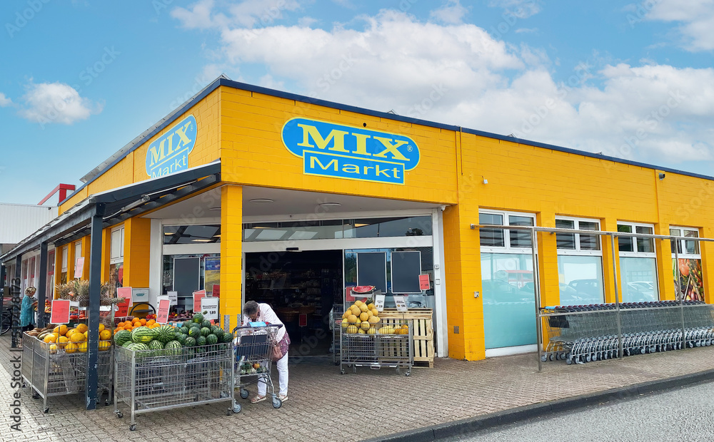 Erkelenz, Germany - Juin 9. 2022: View on yellow facade of mix markt  supermarket chain selling products from eastern europe Stock-Foto | Adobe  Stock
