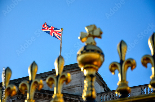 Obraz na plátně Union jack flag at Buckingham palace