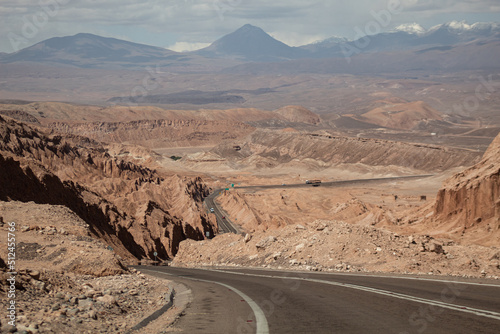 Una carretera en el desierto, Atacama, Chile.