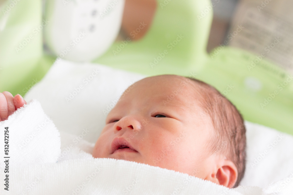 生後間もない赤ちゃん　新生児