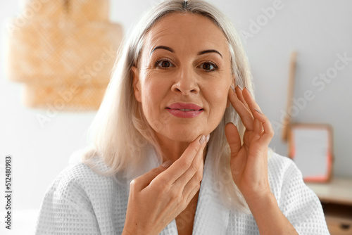 Morning of mature woman giv...