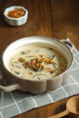 a bowl of vegetable soup 