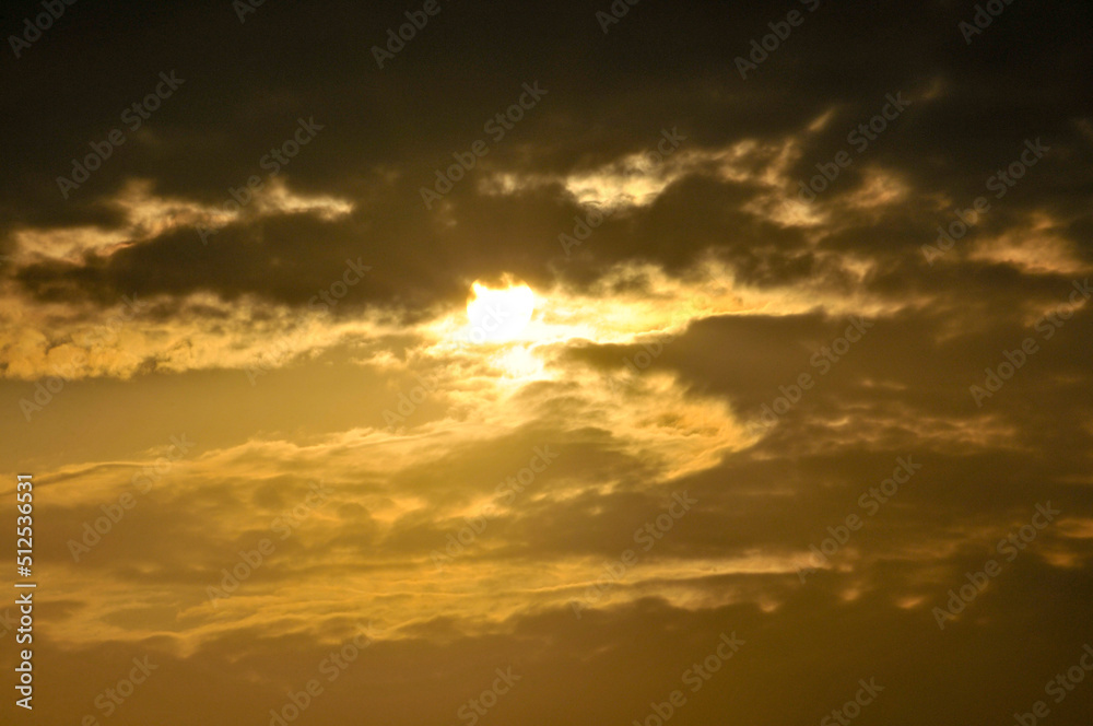 Obraz premium sun ray is go down and amazing dramatic orange cloud