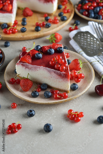 Summer cheesecake with berries