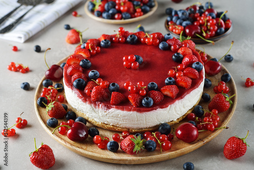 Summer cheesecake with berries