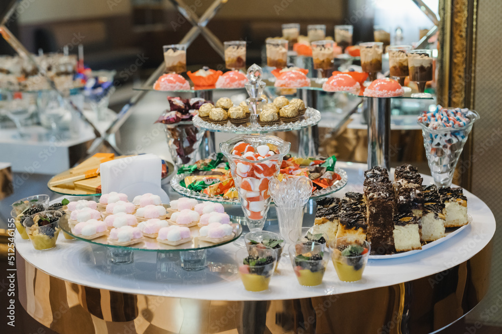 Naklejka premium delight in the market