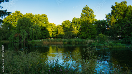 sch  ner gr  ner Park von London