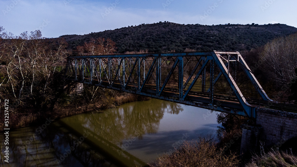 Puente de hierro sobre el rio Duero Puente de hierro sobre el rio Duero