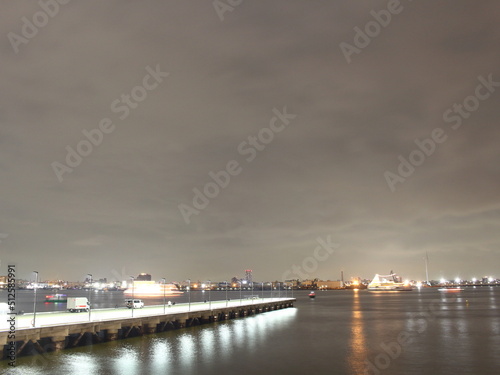 夜の桟橋 横浜 ハンマーヘッド © Nishio