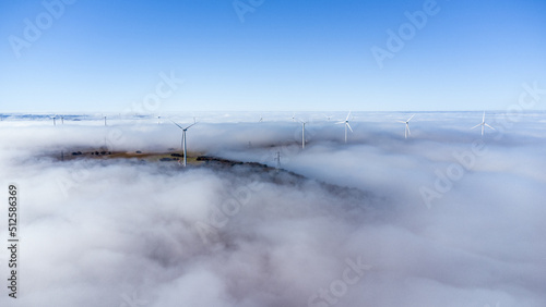 Konstfotografi Entre mar de nubes y aerogeneradores en la meseta de CASTILLA Y LEÓN