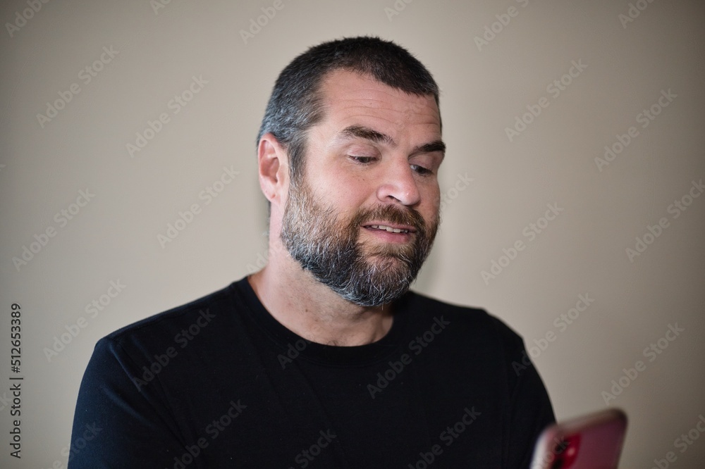 Obraz premium IT Guy on Smartphone