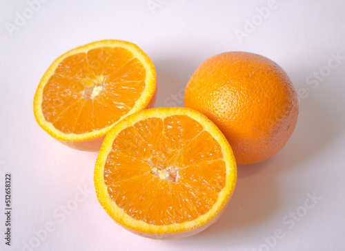 whole oranges and sliced oranges