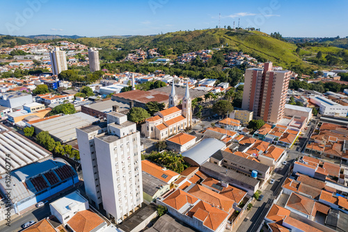 Imagens aéreas da cidade de Pedreira, São Paulo. Prédios, casas e ruas do bairro.  photo