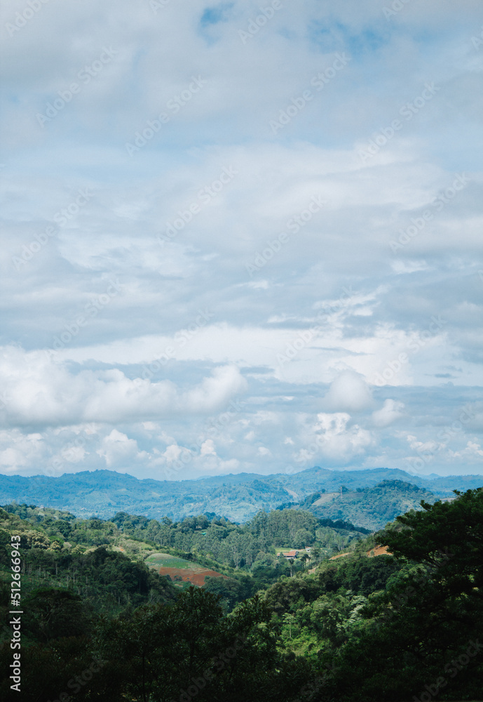 Vista de montañas y un cielo con nubes camino a Jinotega, Nicaragua