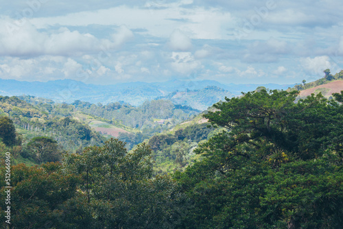 Vista de montañas y un cielo con nubes camino a Jinotega, Nicaragua