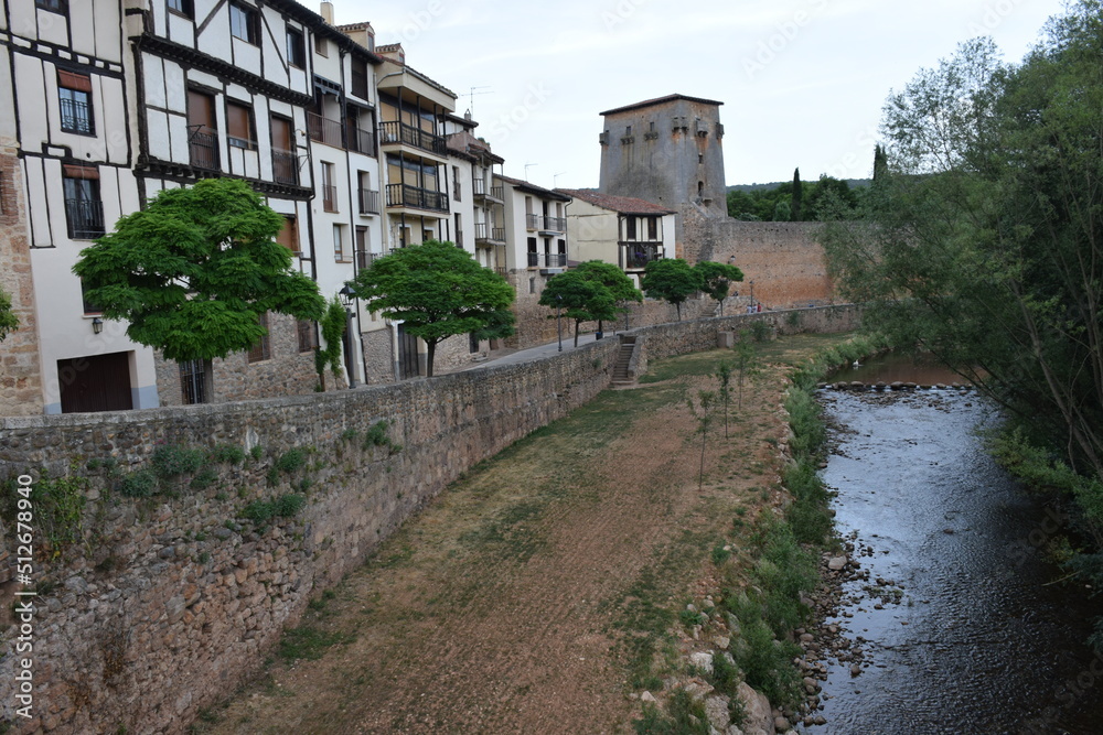 río Arlanza en su paso por Covarrubias, Burgos río Arlanza en su paso por Covarrubias, Burgos