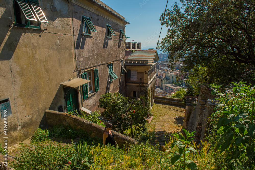 Obraz premium Steep old pathway down the hill from Granarolo to Genoa.