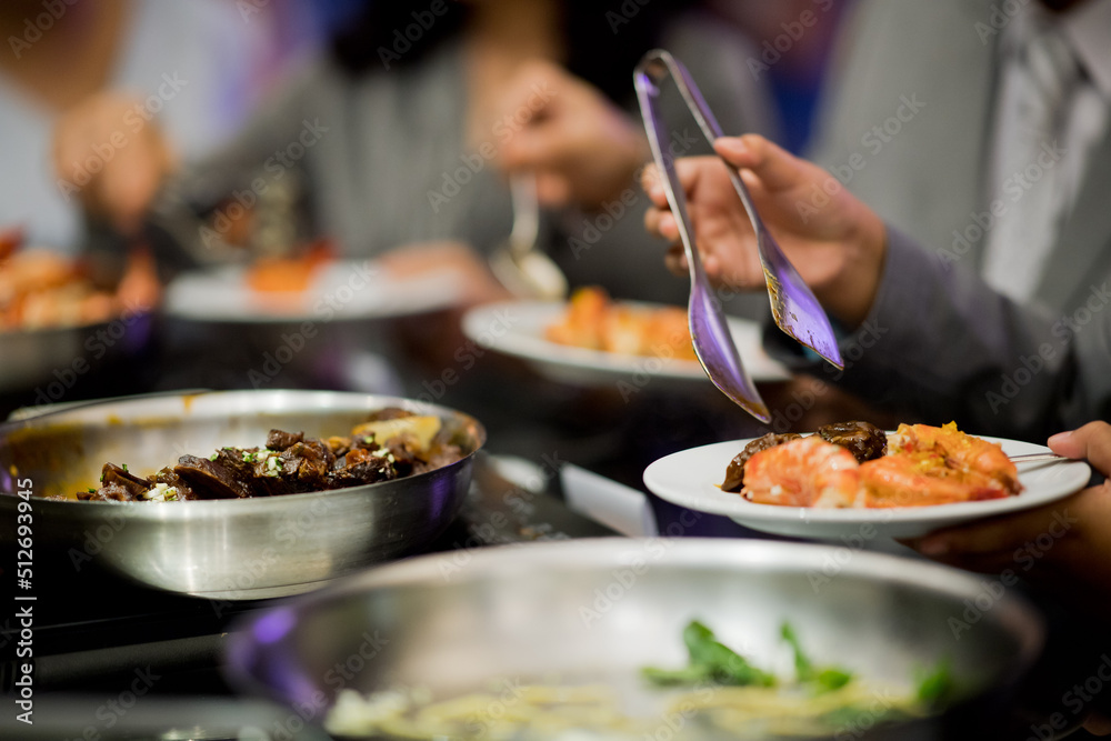 scooping the food, catering, dinner time
