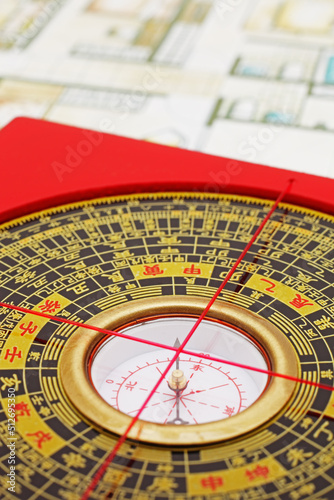 Antique chinese feng shui compass 