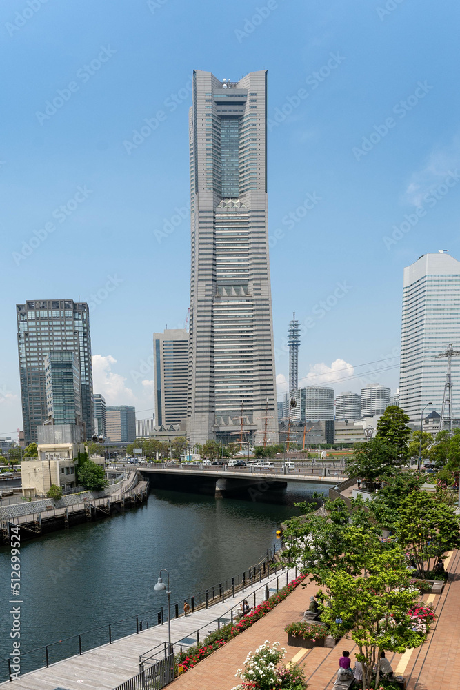 Obraz premium 横浜港沿岸エリアの超高層ビル群