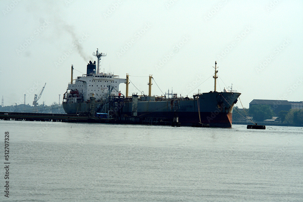Obraz premium Anchored Ship at Sea, Kochi