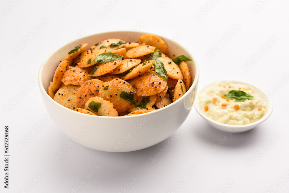mini idli fry with coconut chutney mini idli fry with coconut chutney