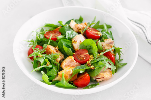 Grilled salmon salad with tomato and salad mix